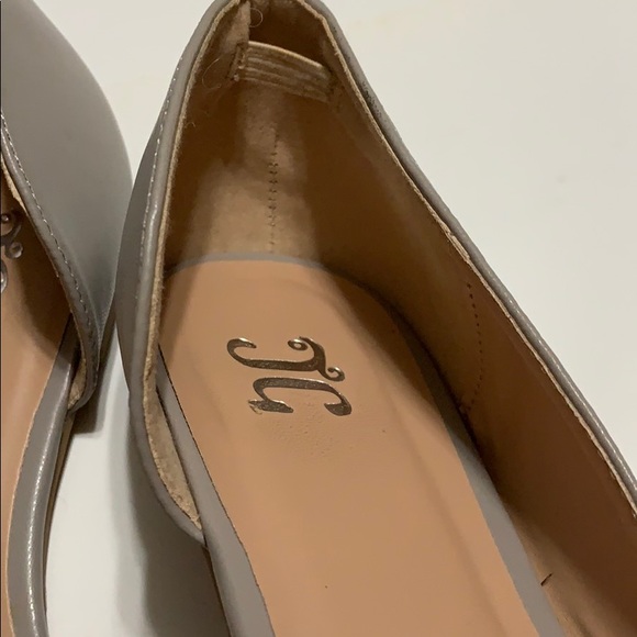 Journee Collection gray pointy toe flats, size 7.5 - Picture 5 of 8